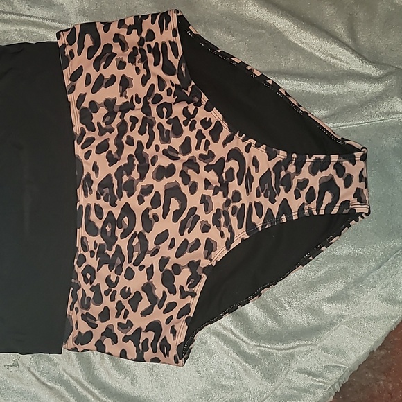 Brand New The Maggie Two Piece Swimwear - Picture 3 of 7